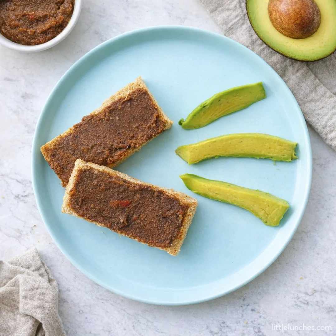 Tostada de frijoles y aguacate