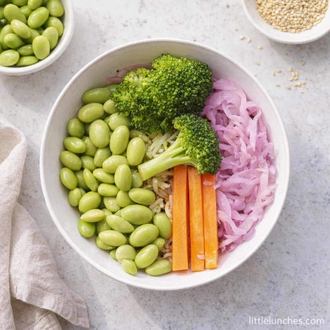Bol de edamame y vegetales