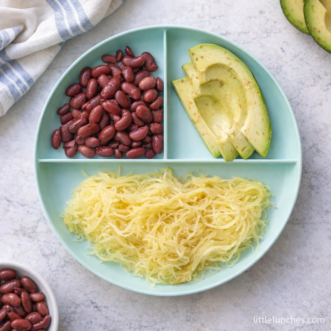 Calabaza espagueti, frijoles, y aguacate